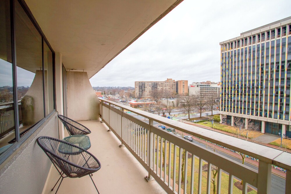 DC Airport Metroline Apartments