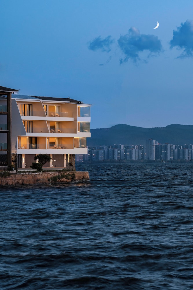 Dali Rushi Jiuxi Sea View Holiday Inn