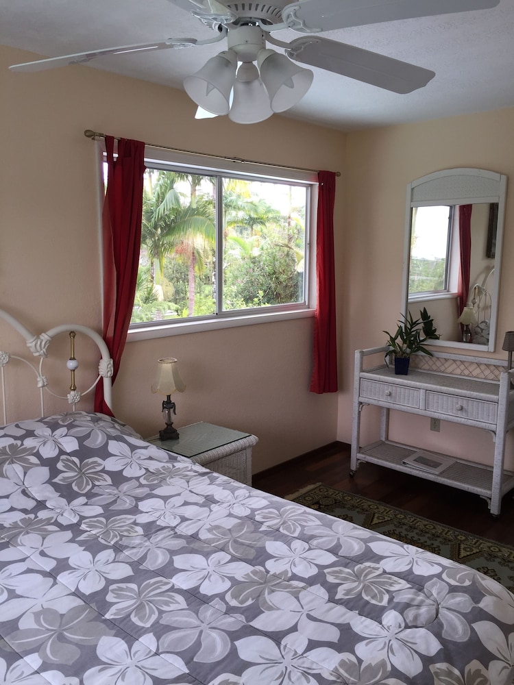 Lava Tree Tropic Inn