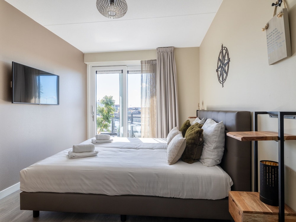 Apartment in Sint-annaland With Beach Access
