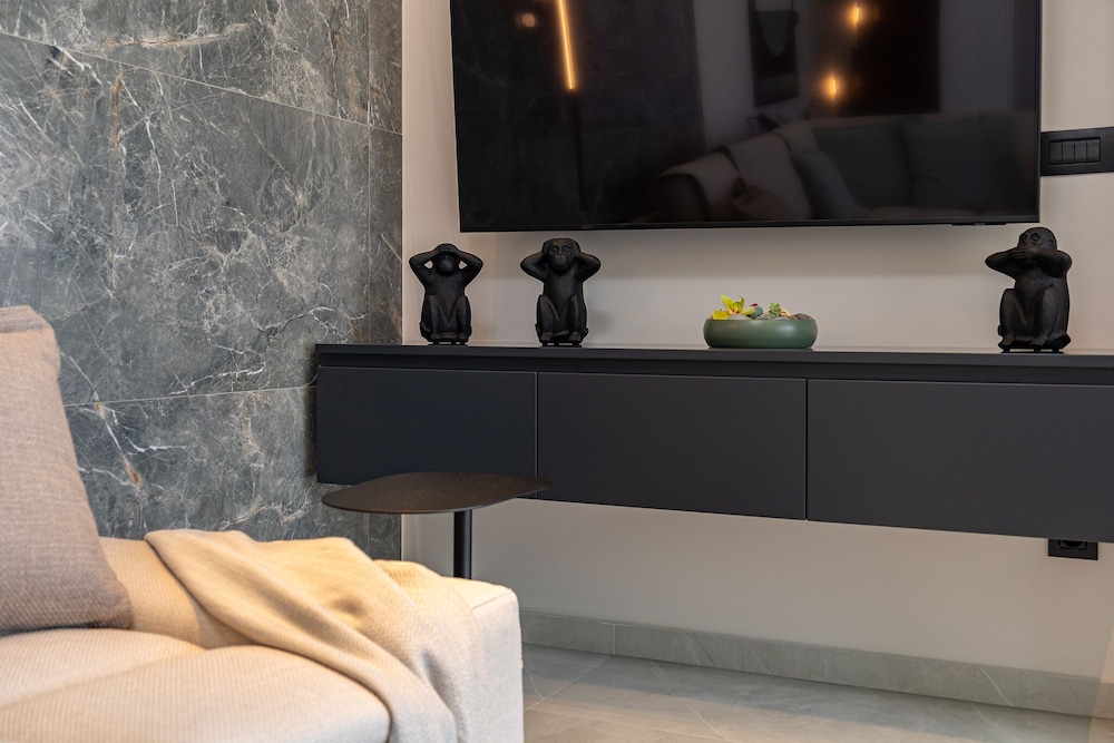 Bella Casa - Newly Built Designer Villa