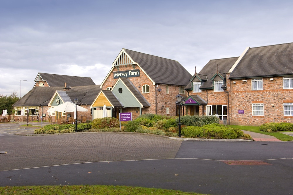Premier Inn Manchester - Sale 4