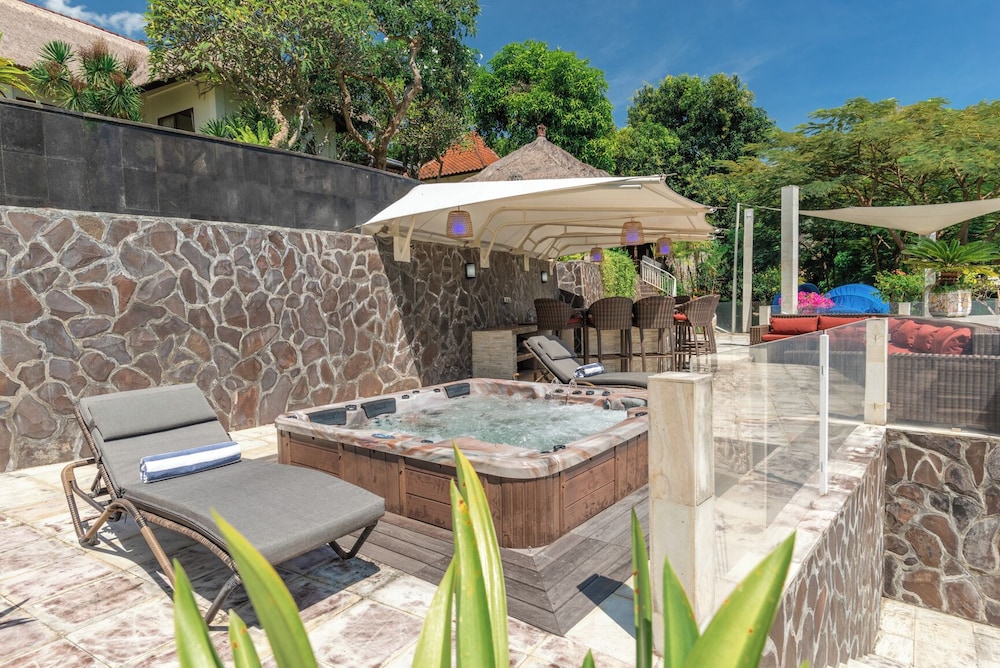 Bougainville Hill Villa