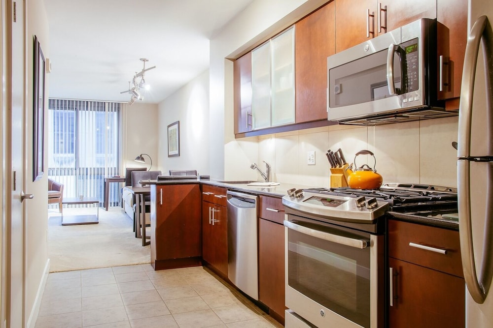 Bridgestreet at Newseum Residences
