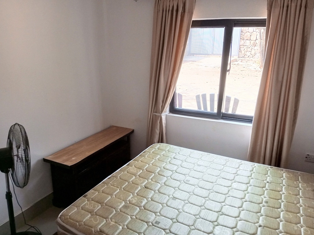 Immaculate 2-bed House in Siavonga view 3