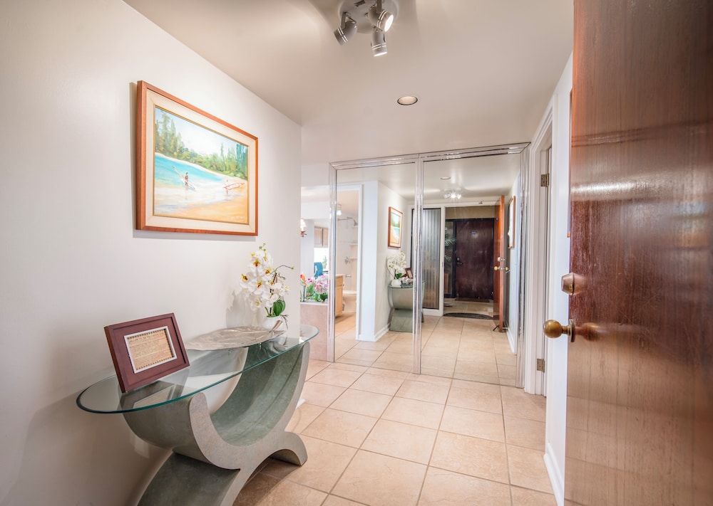 Polo Beach Club Vacation Rentals - APlus Resorts