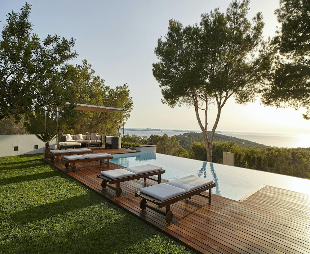 Luxury Villa With sea and Sunsets Views