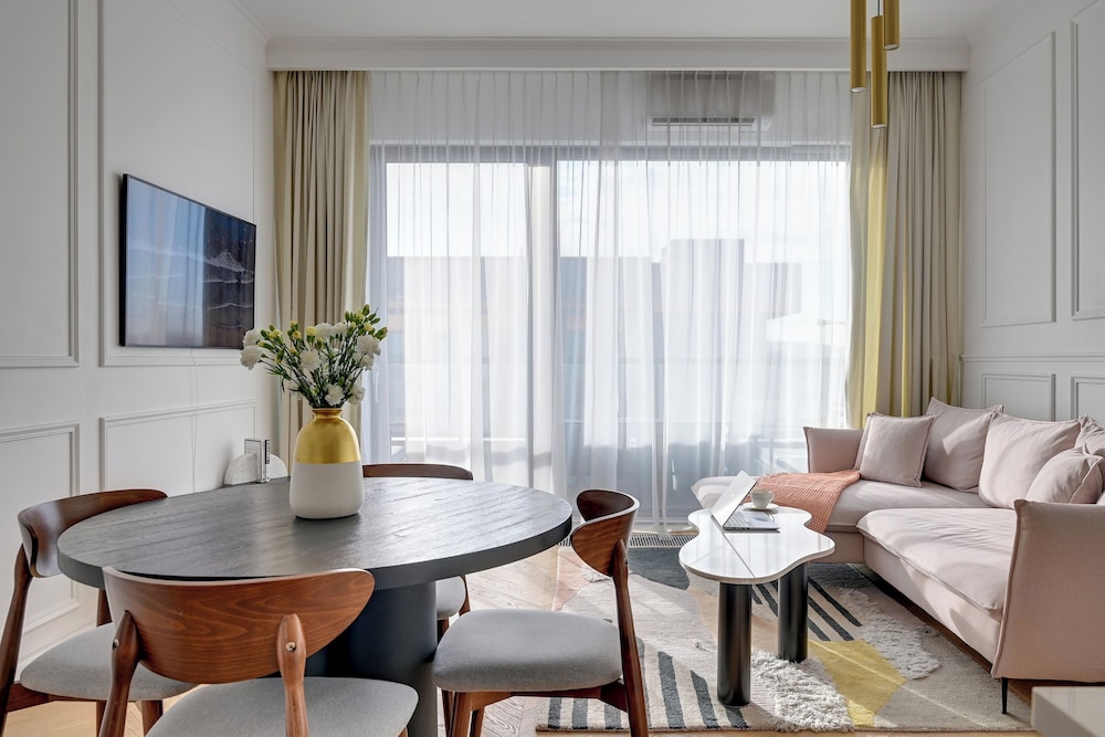 Brabank Riverside & Parking by Downtown Apartments