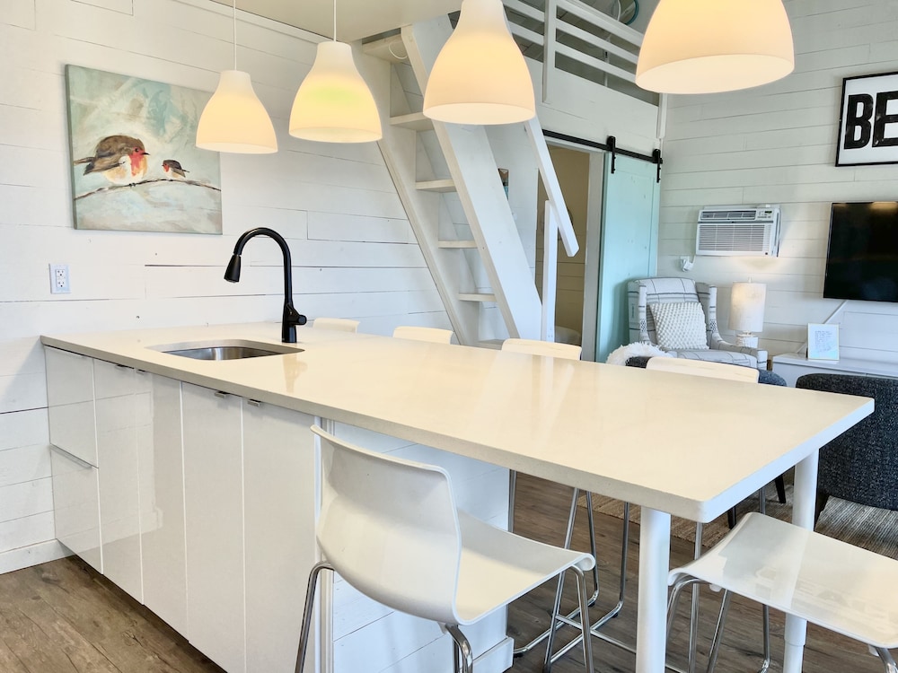 The Little Blue Beach House, A Dream Cottage view 4