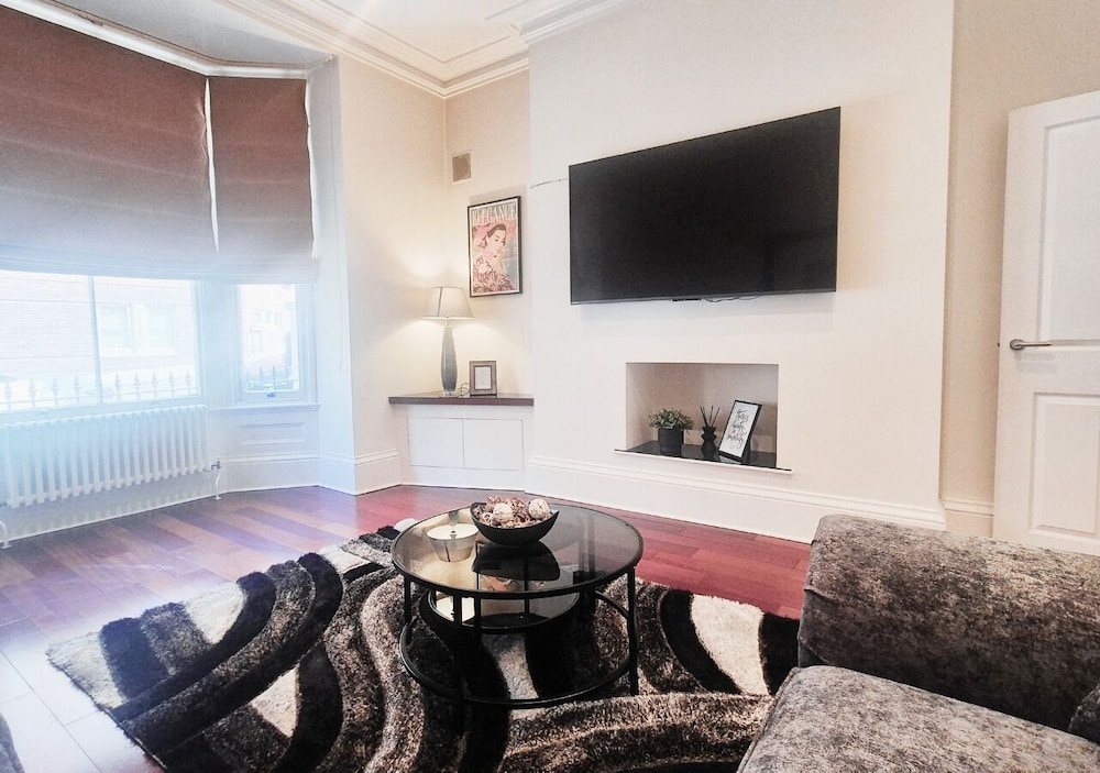 Luxurious & Spacious 2BR