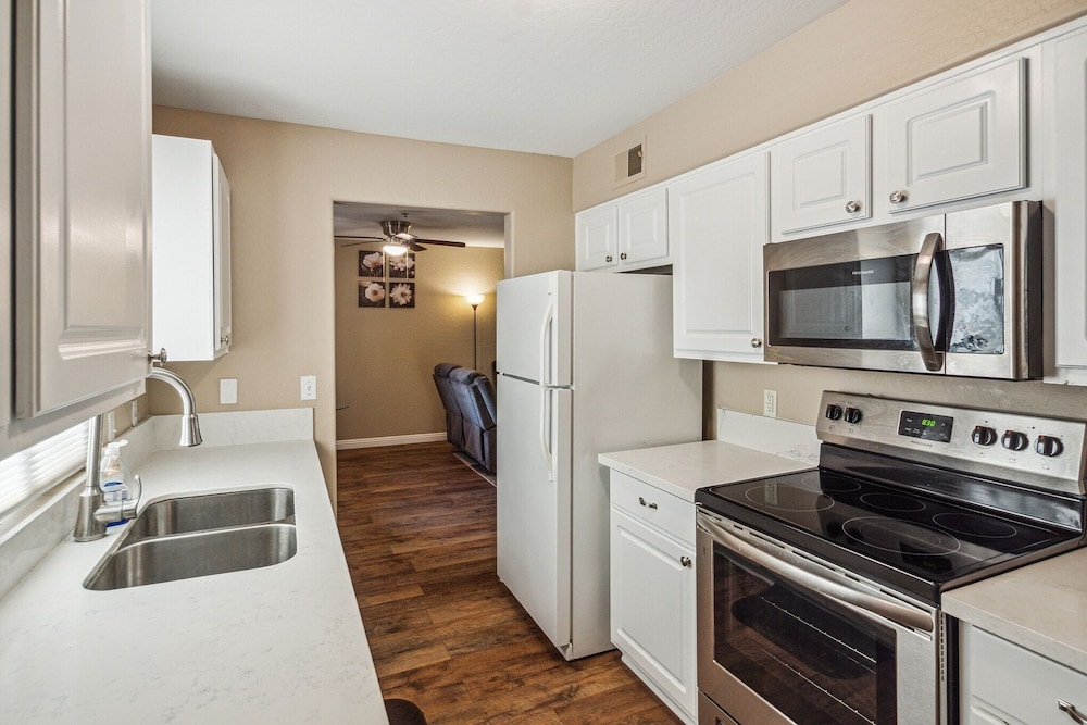 Cozy Chandler Condo 1 Bedroom Condo by Redawning view 4
