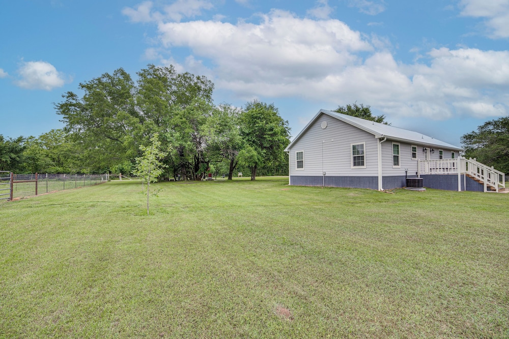 < 1 Mi to Lake Fork: Appy Haven in Yantis