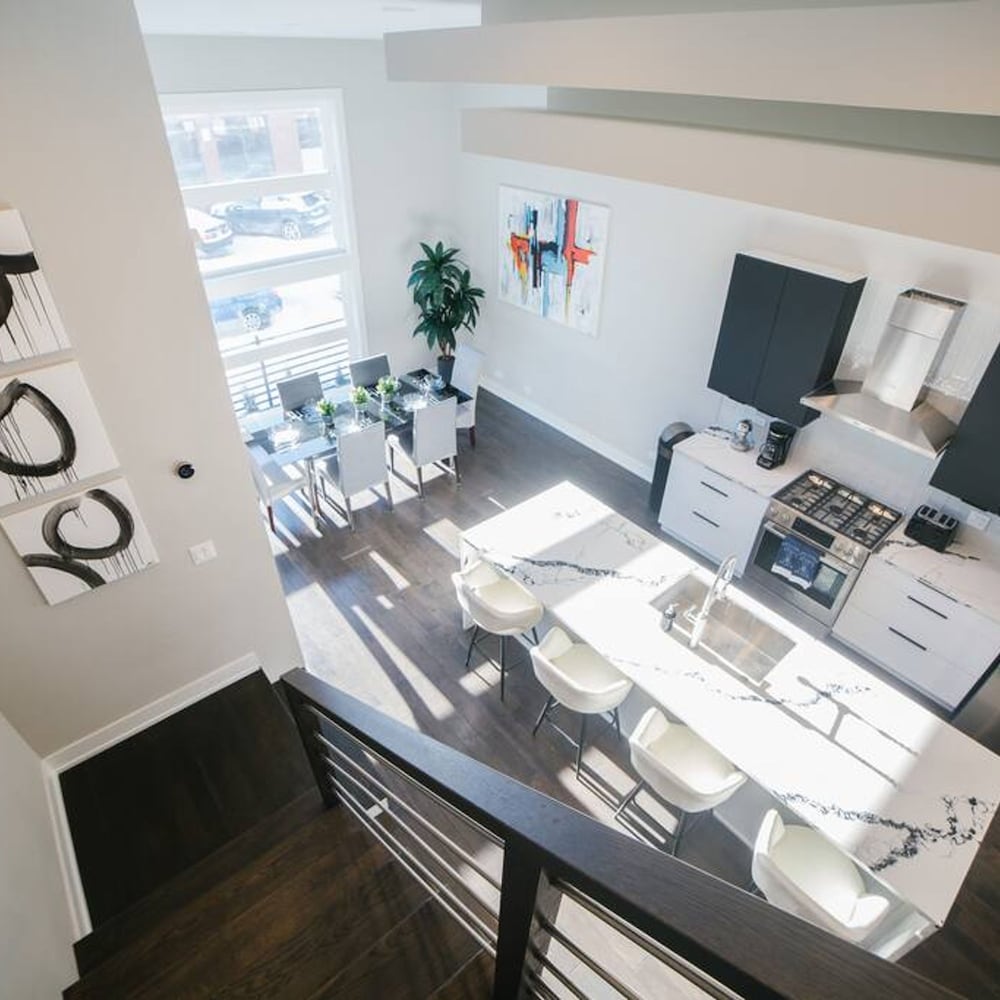 Magnificent NEW Home w 8 Beds Free Parking