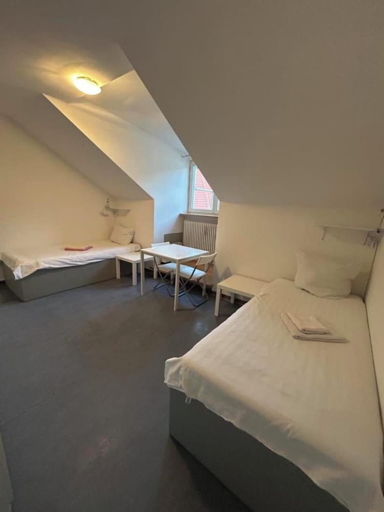 2-Rent Group Hostel Apartments SEN14