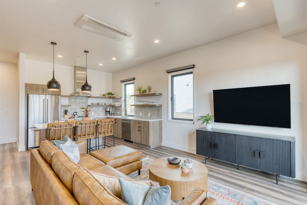1216 Skyline Ranch 200 Downtown Location Private Hot Tub Mins to Old Bend