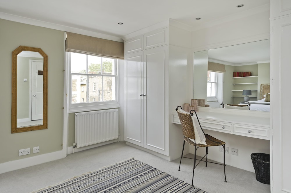 Fabulous 3 Bed Flat Chelsea