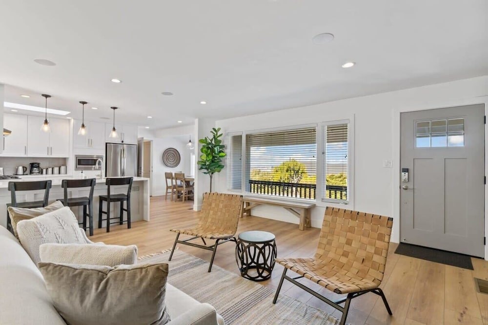 @ Marbella Lane - 3BR W/sweeping Views of Bay Area