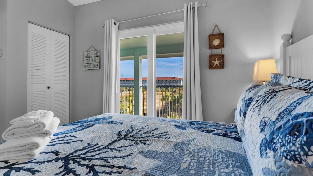 Sand Castles West A4: Steps to Beach, Pools, Private Balcony & More!