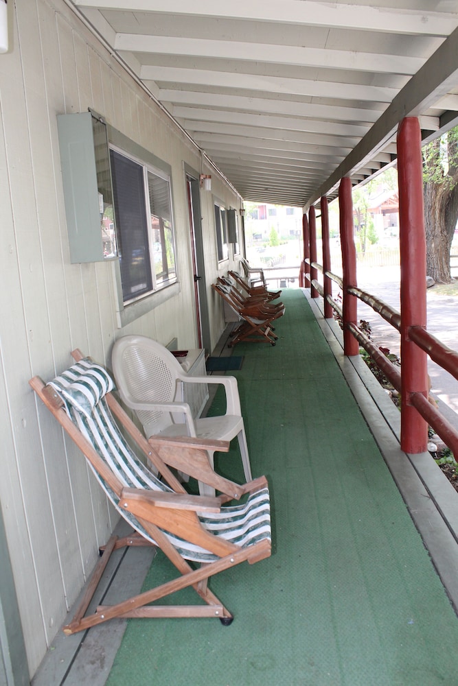 Wapiti Self-Service Lodge