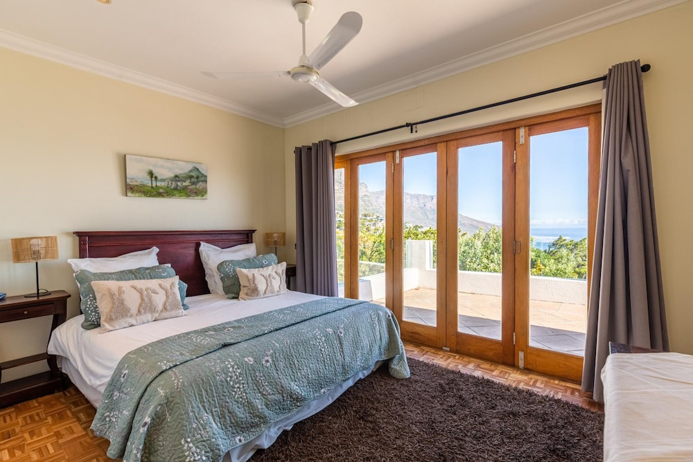 Camps Bay 4bed Home w Pool and Views Alma Marina