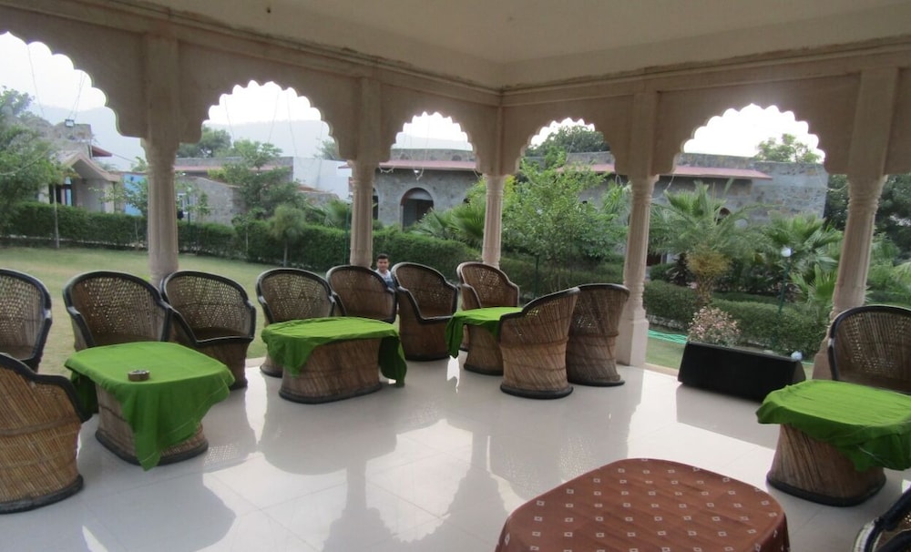 Van Chhavi Resort