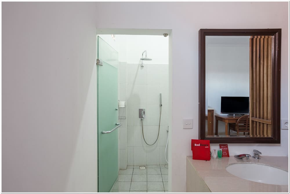RedDoorz near Padang Galak Beach