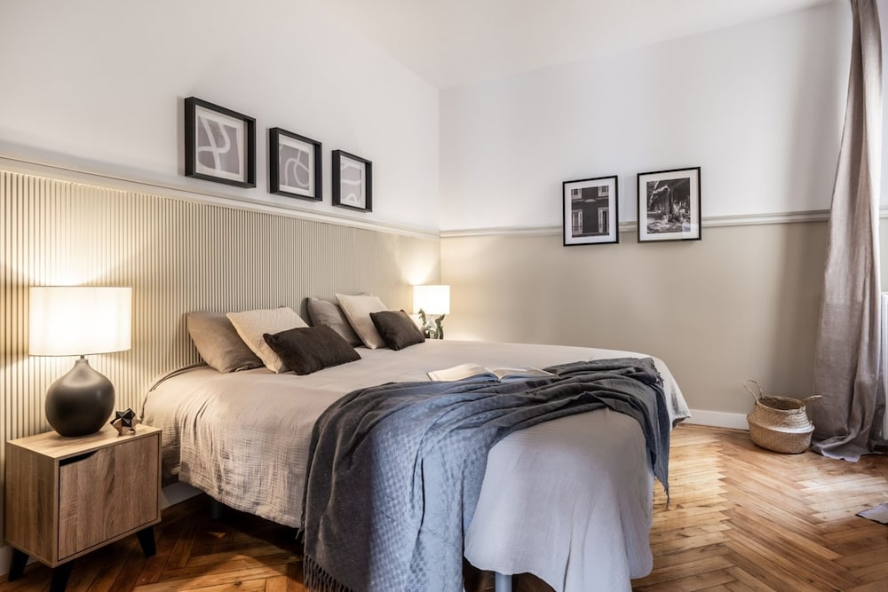 Sofia - 4 Bedrooms and Balcony in O Donell
