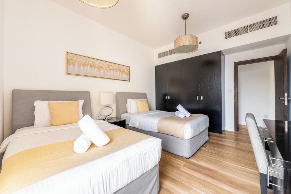 Luxe Marina View Retreat - 2BDRM