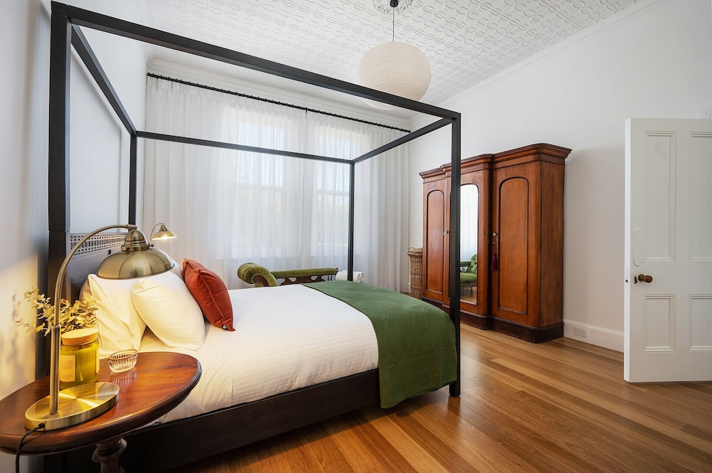 'Lauralla'  by Your Innkeeper Mudgee view 3