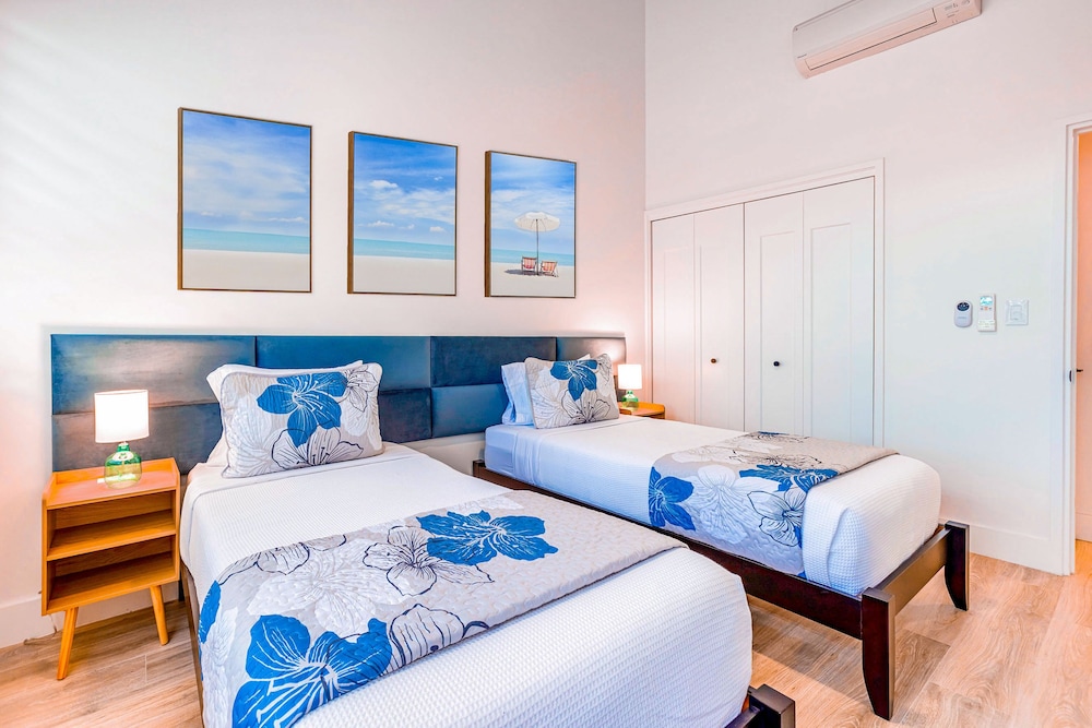 Summer Sale! Deluxe Modern Renovation, Split-ac, Kamaole Sands 4-411, Book Now!