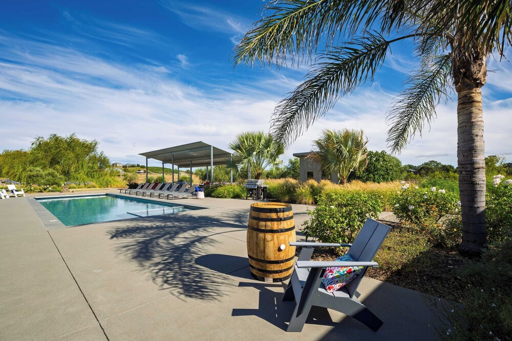 Coplan Vineyards by Avantstay 10-acre Estate w/ Pool, Spa, Bocce & Designer Interiors
