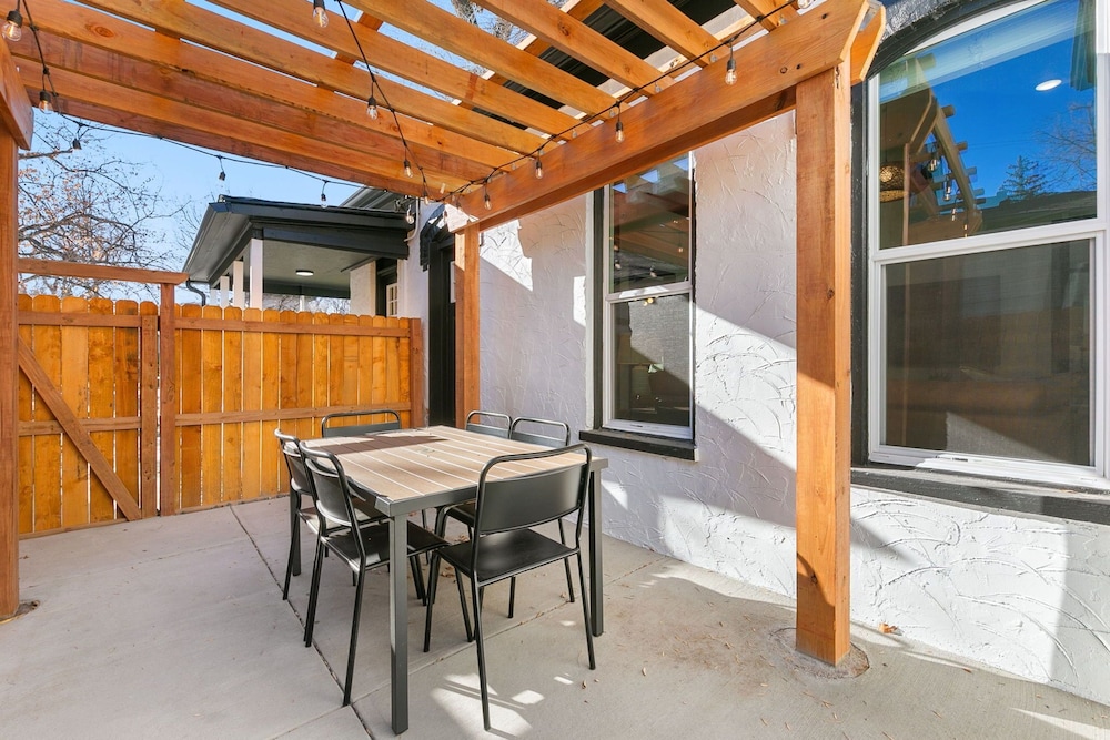 Old Town Retreat w/ Hot Tub Perfect for Groups!