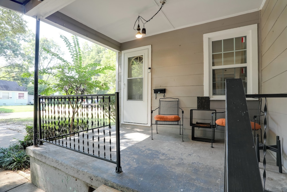 Updated North Greenwood Cottage < 1 Mi to Dtwn!