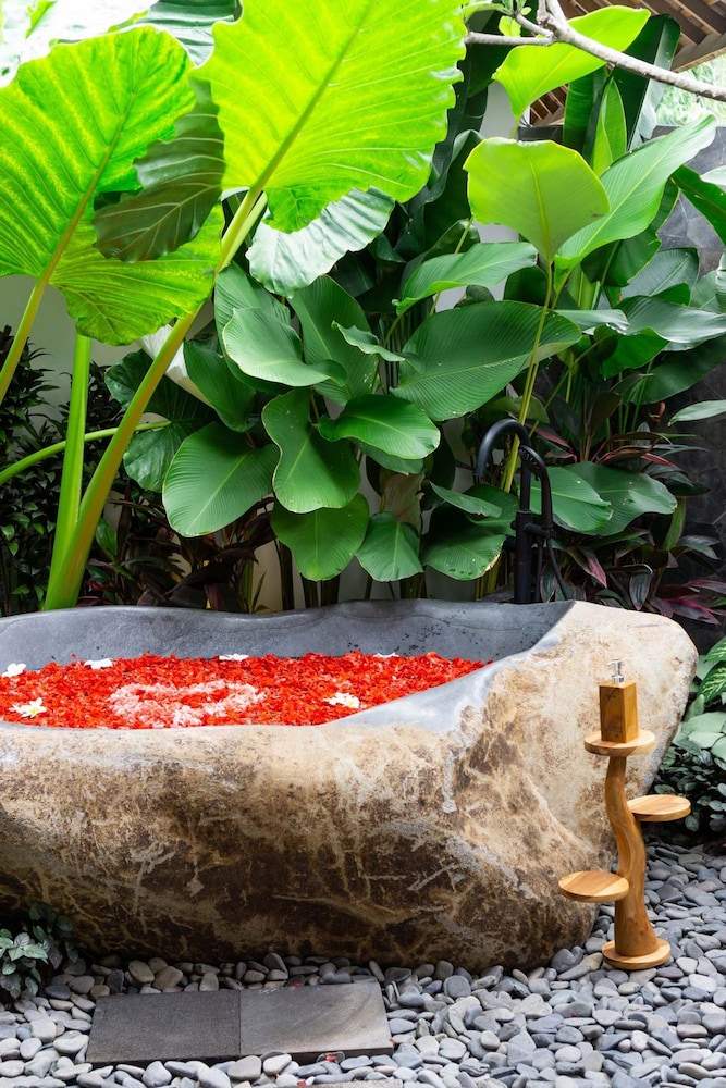 Villa Chempaka by Alfred in Bali - New Luxe Tropical 4BR Dream Villa in Canggu