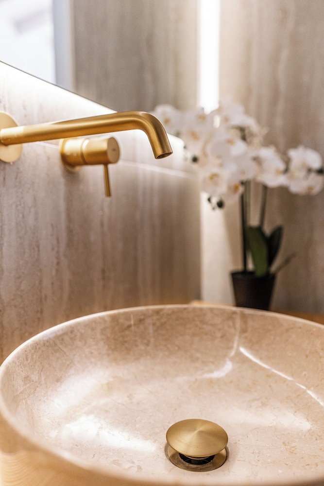 Lithinon Luxury Suites