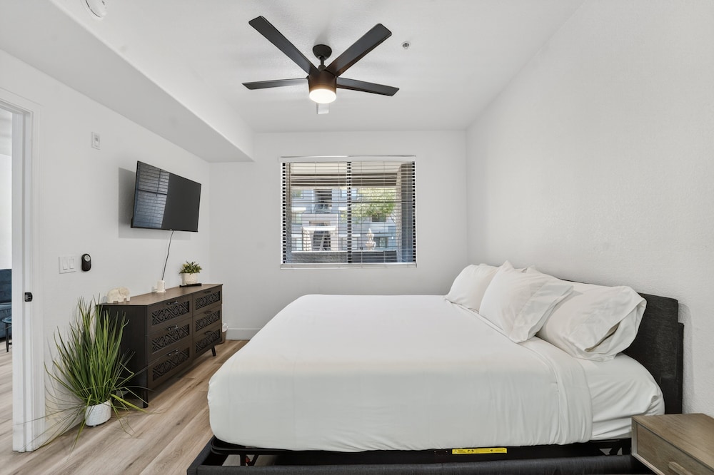 Chic 1br At Westgate Pool, Gym & Stadium Fun 1 Bedroom Apts