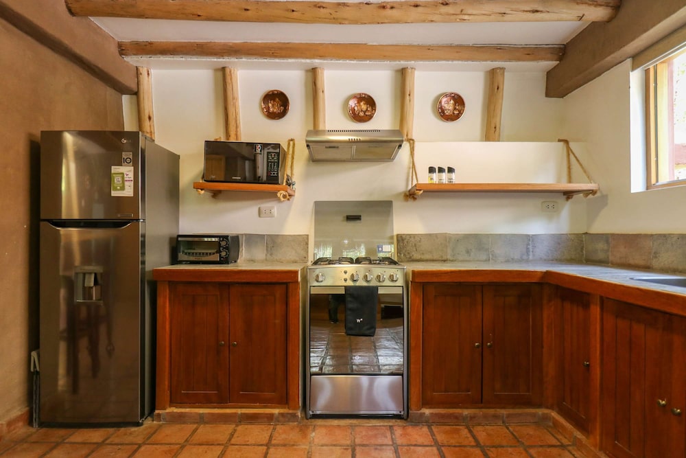 w Prestigious 3BR House in Villa Sagrado