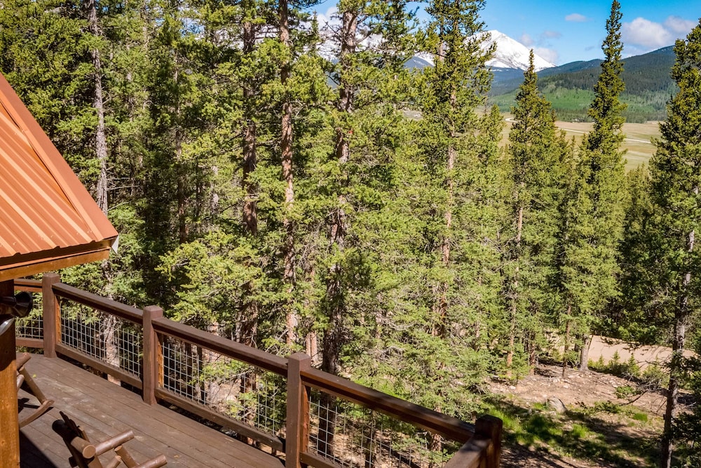 Spacious Cabin w/ Views & Deck Near Jefferson Lake view 4