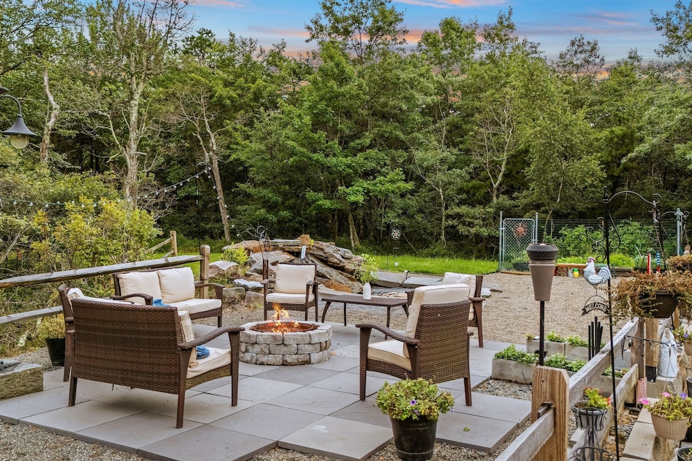 The Bigwood Cabin by Avantstay Hot Tub Firepit Pool Table Private Yard