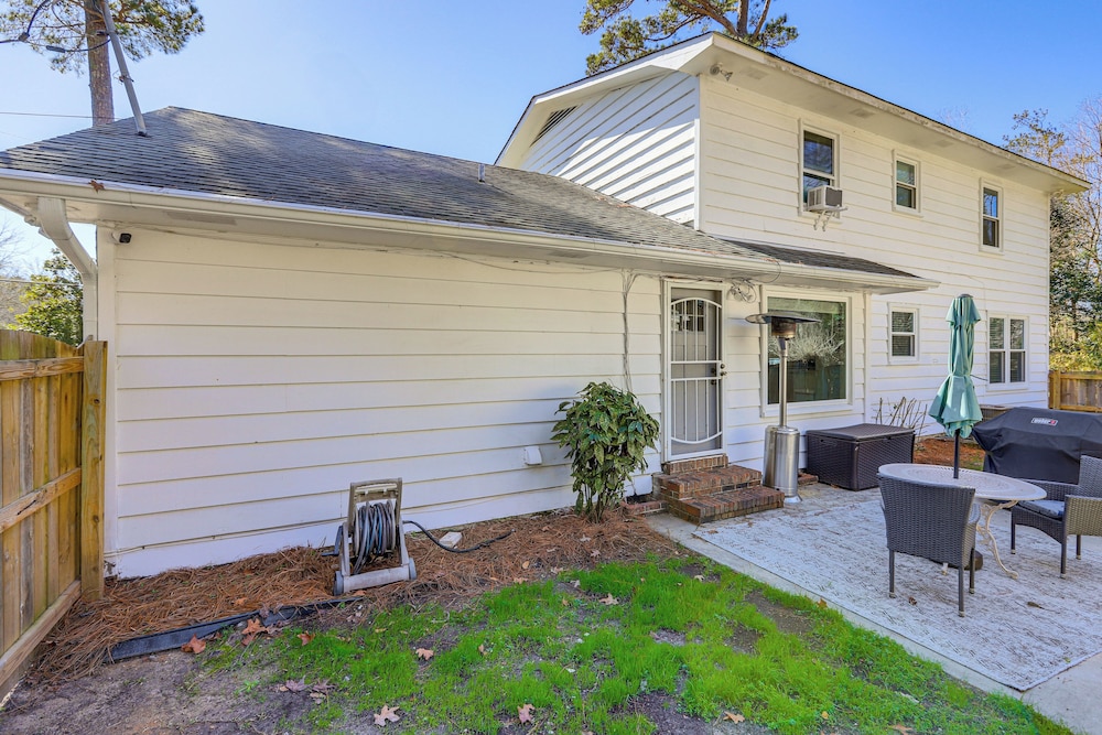 10 Mi to Downtown Macon: Family Home w/ Patio!