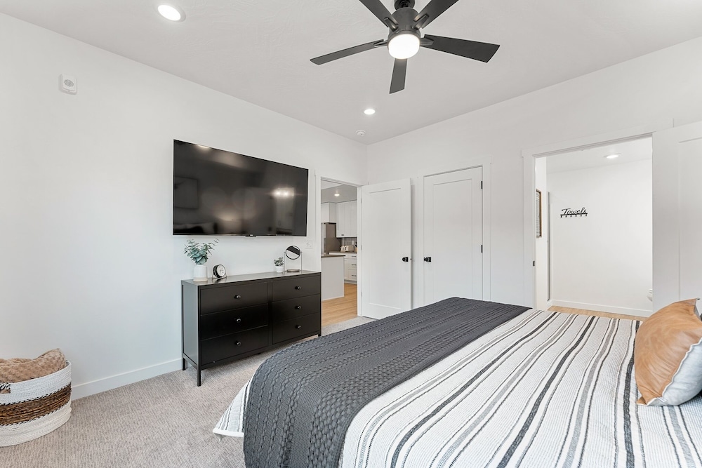 Gateway Getaway #102 2 Bedroom Condo