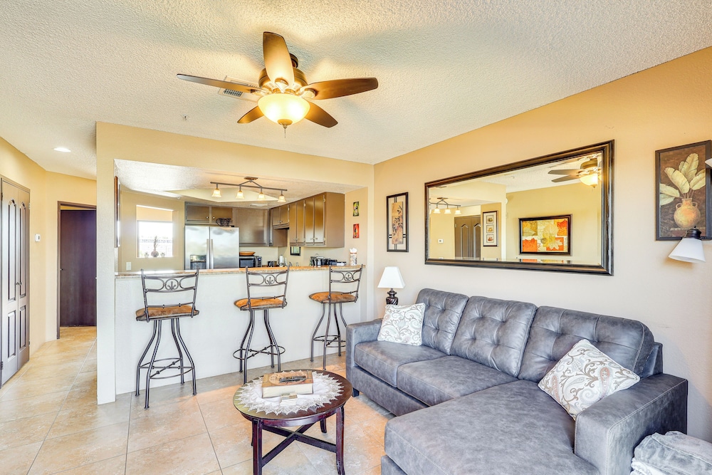 London Bridge Views: Havasu Condo on Golf Course