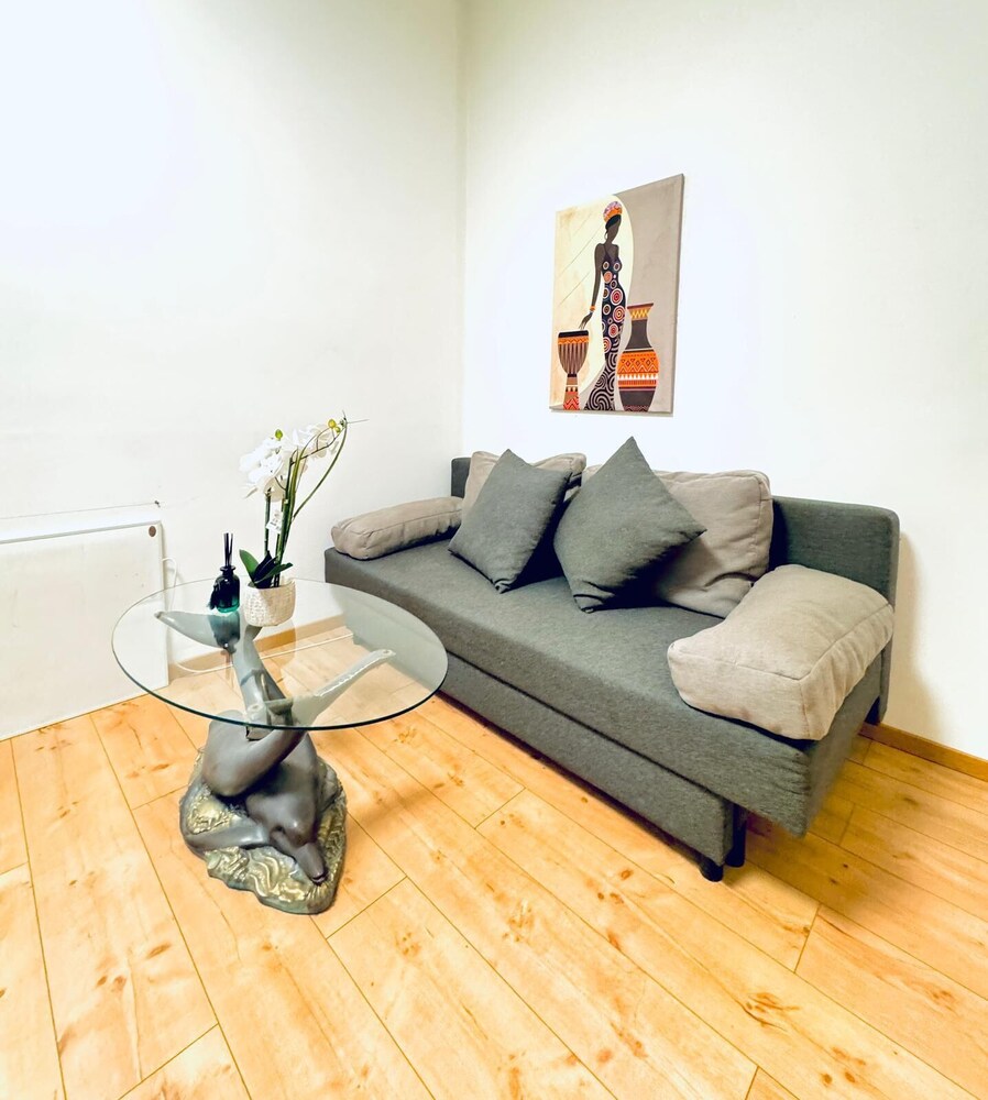 Cozy 4BR Apt for 12P Near FAC Platz