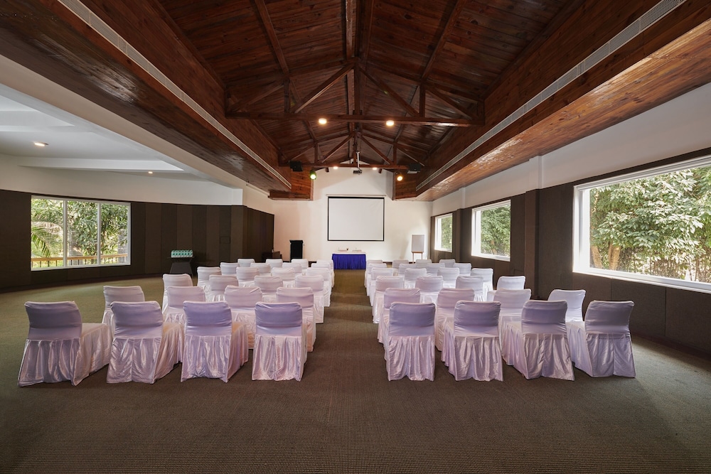 Aacorn Hideaway Resort & Spa