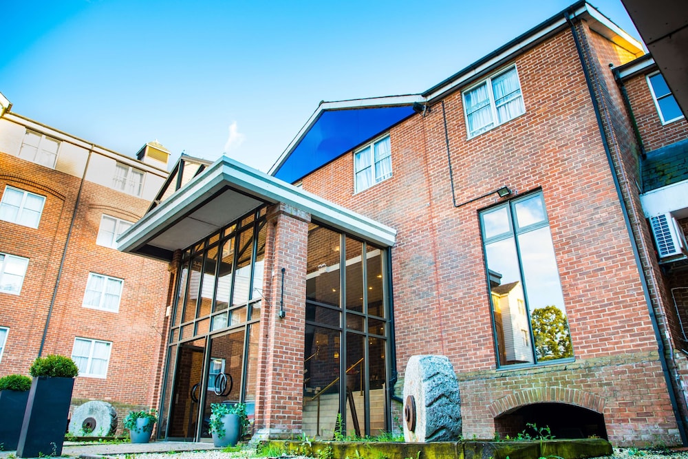 Hotel Best Western Plus Moat House Reading - Image 1