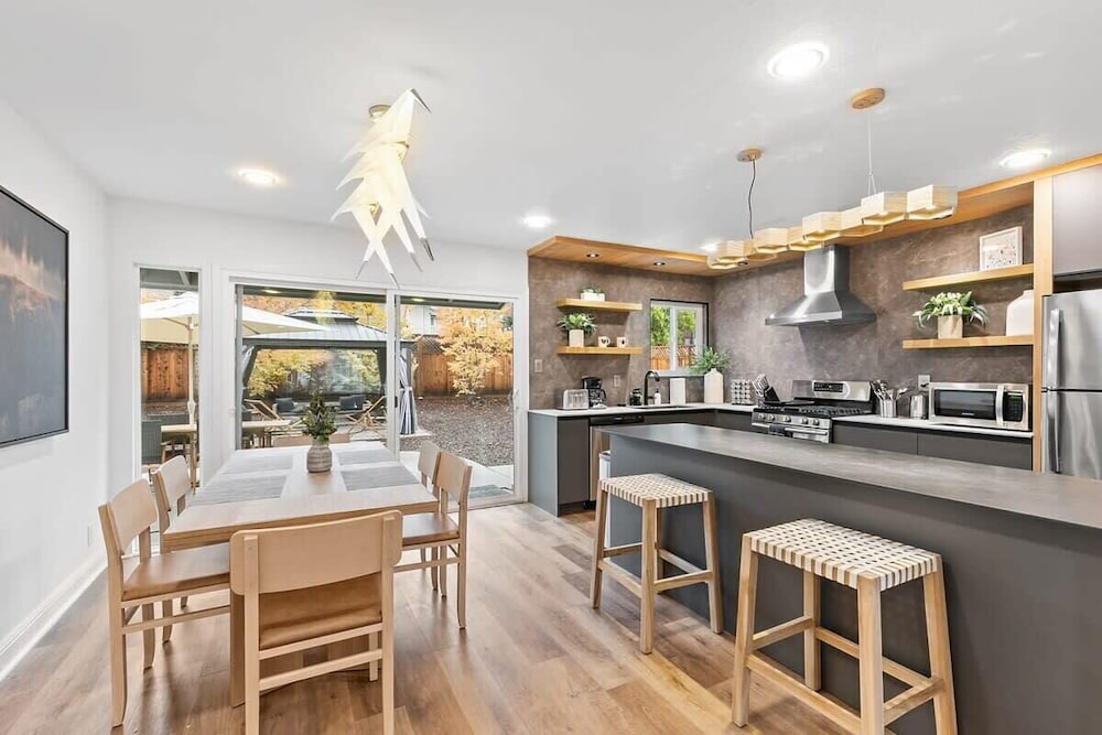 @ Marbella Lane - Modern 3broasis in Siliconvalley