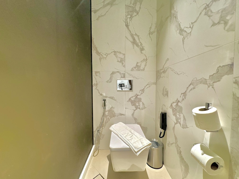 Venduras -Majestic Luxe 2BR Address Opera