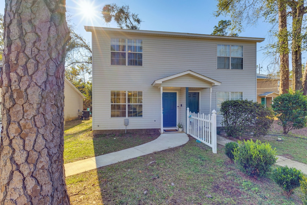 3 Mi to Fsu: Townhome w/ Patio in Tallahassee!