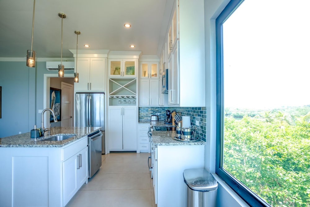 Oceanfront Sunset Gecko Condo - Ground Floor 1A