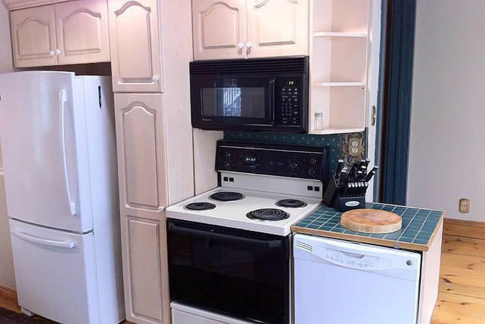 Brockville Vacations - The Noble Suites - Property Image 87